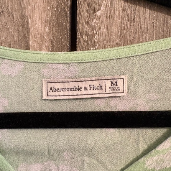 Abercrombie & Fitch Light Green Floral Crop Top - Picture 2 of 4